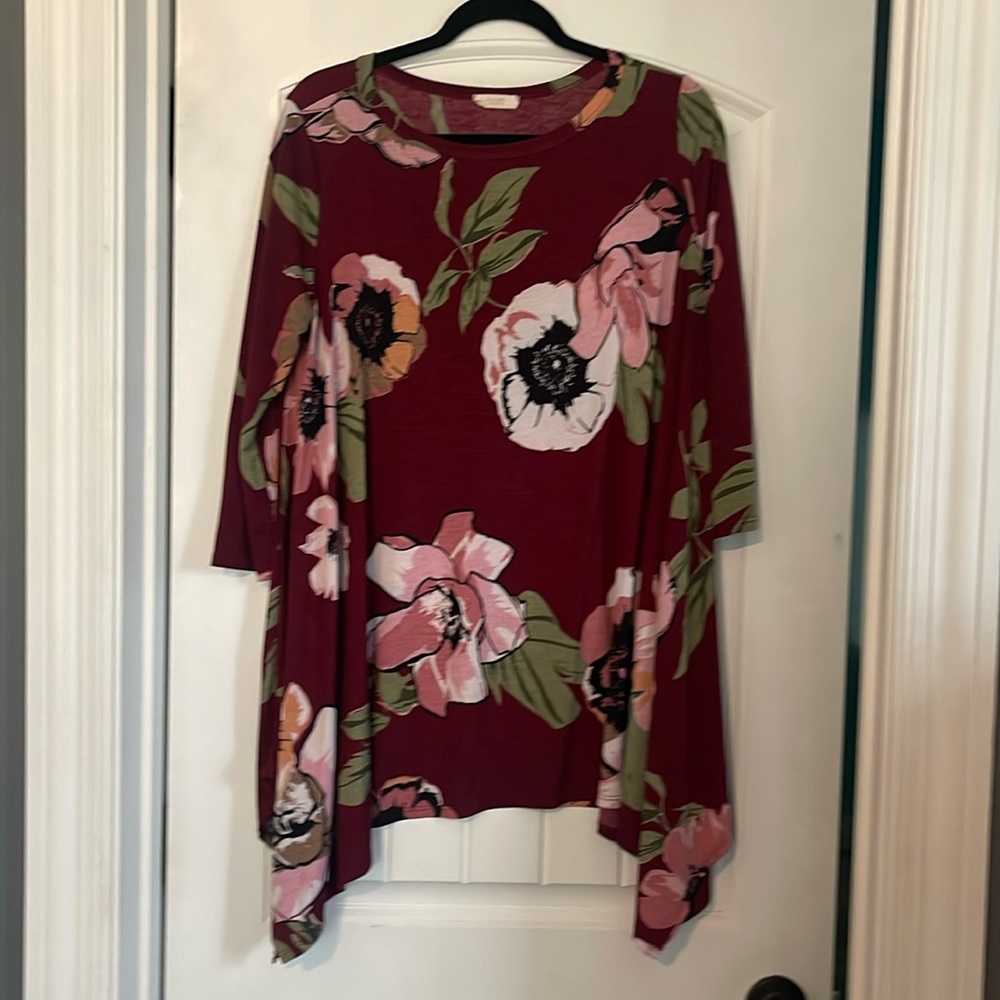 Cute flowy multi colored top